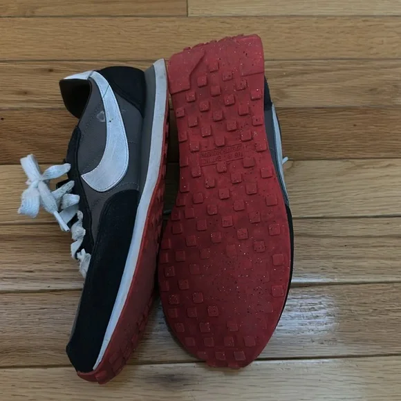 Nike - Picture 4 of 4